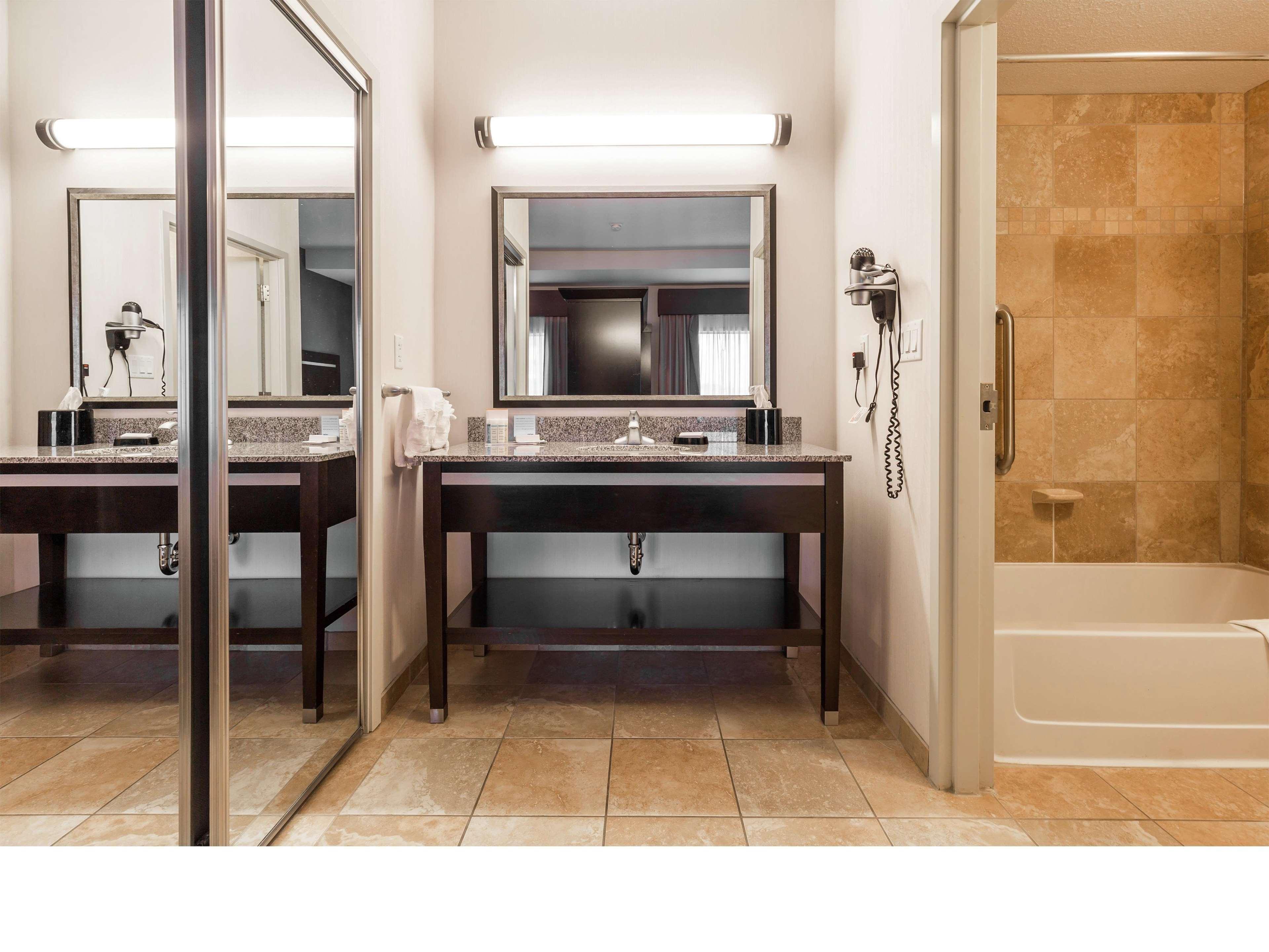 Hampton Inn & Suites By Hilton Lethbridge Εξωτερικό φωτογραφία